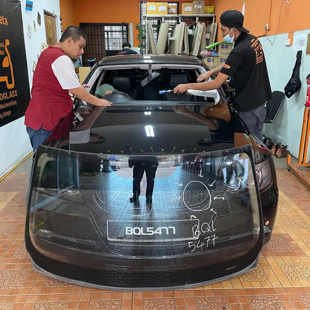 AKS AUTOGLASS SPECIALIST SDN BHD Kedai Cermin Kereta Bangi