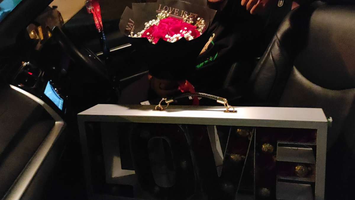 BUNGAA HOUSE (Florist & Gifts Giant Bouquet Johor Bahru)) Kedai Bunga Johor