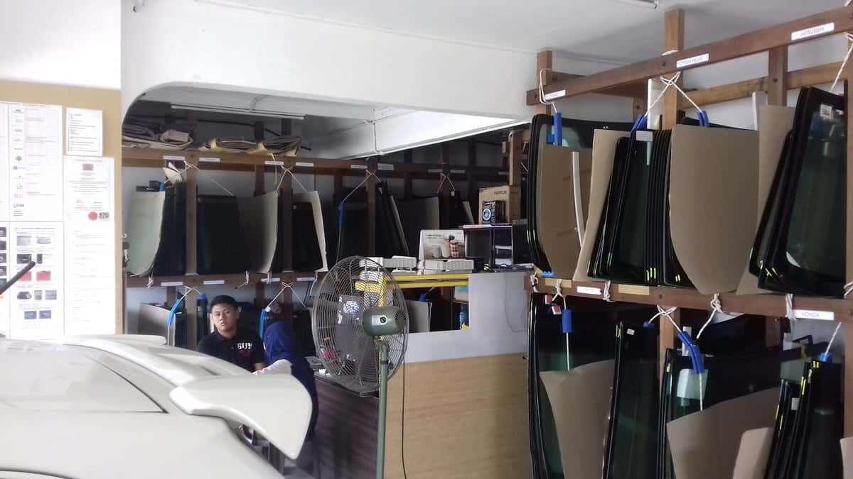 Dr Cermin BATU ENAM, KT - 车镜e生 Windscreen Replacement | Windscreen Repair Kedai Cermin Kereta Terengganu