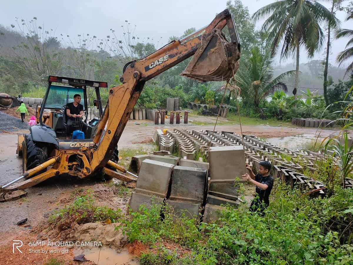 Dr Cermin TANAH MERAH, KELANTAN Kedai Cermin Kereta Kelantan