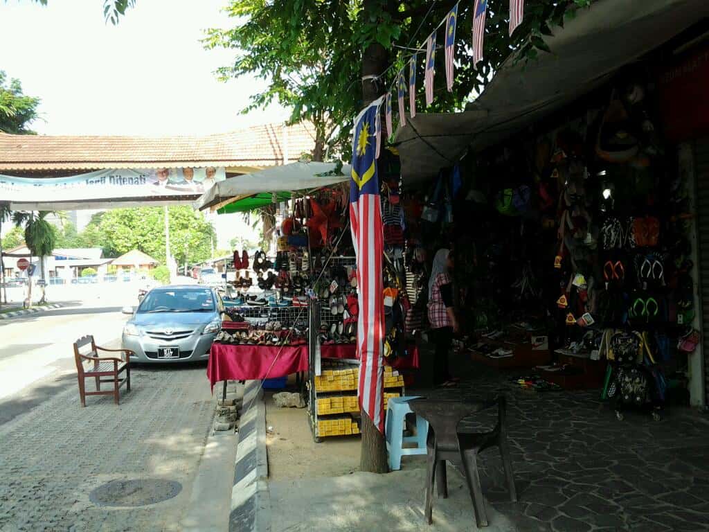 Kedai Selipar Tepi Jalan pintu gerbang Kedai Kasut Kuala Lumpur