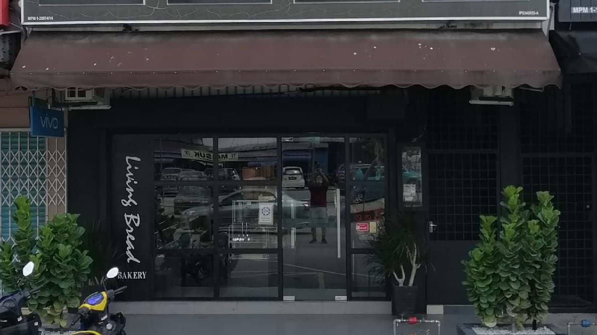 Living Bread Bakery & Coffee Taman Samudera Seri Manjung Outlet Kedai Kek Manjung