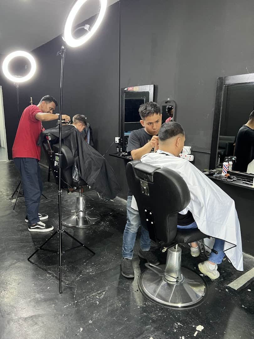 Malayneum Empire - Barbershop (Gunting Dewasa RM20) barber, Gunting Rambut Bandar baru uda , bbu Angsana Jb Kedai Gunting Rambut Johor