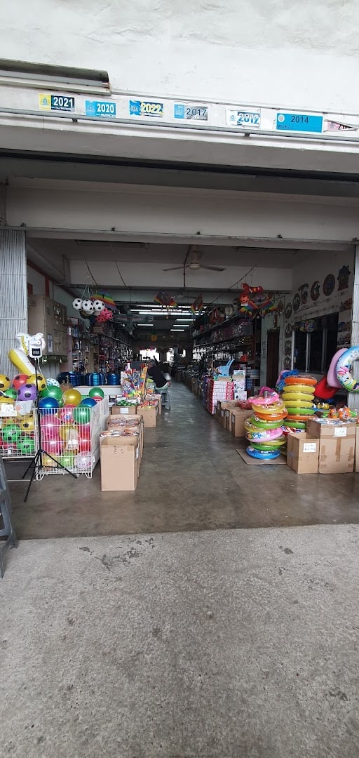 Penjual Alatan Mainan Kanak-Kanak Kian Leong Trading Co. Kedai Mainan Johor