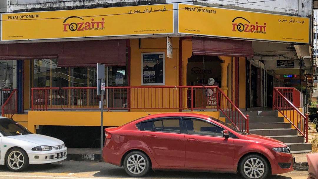 Rozaimi Optometrist Pintu Pong- Cermin Mata dan Kanta Sentuh Kedai Cermin Mata Kelantan