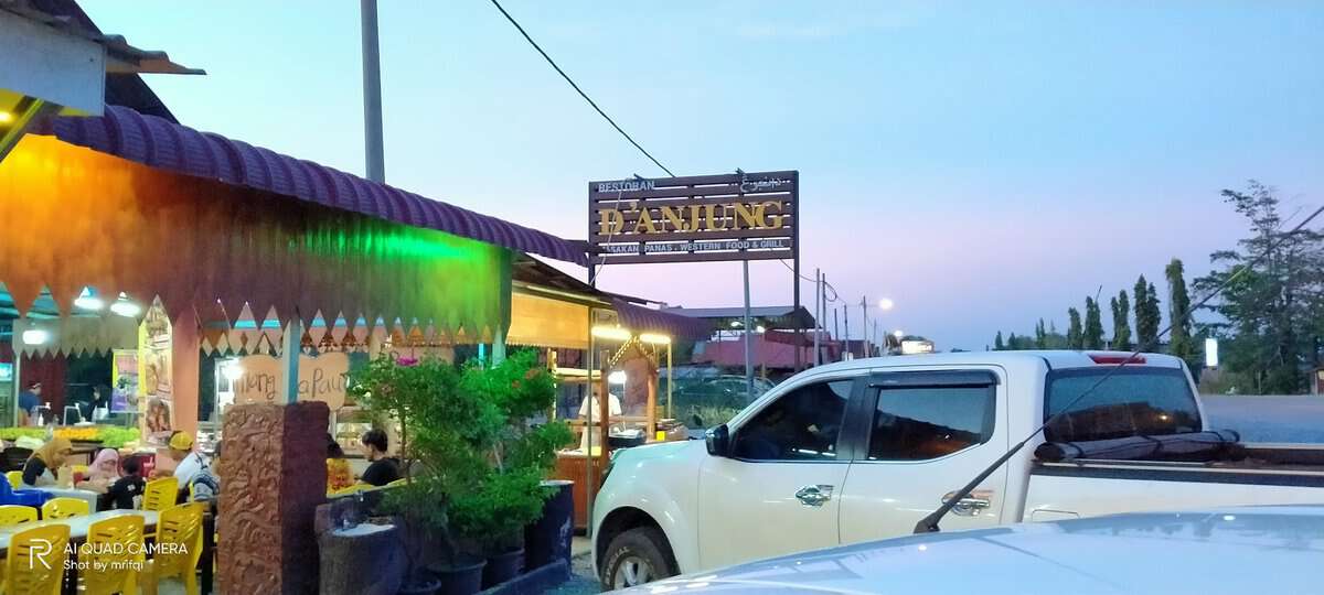 D' Anjung Kedai Makan Tanah Merah
