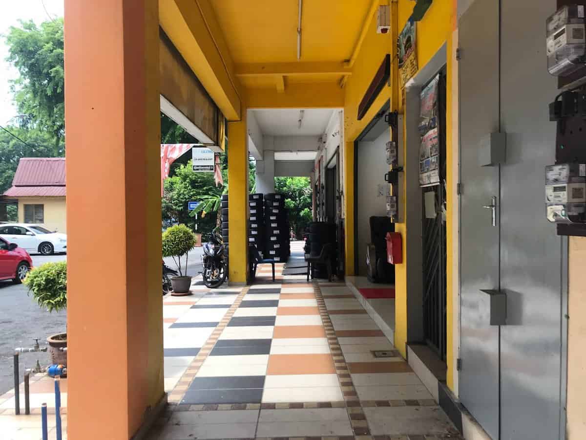 Dr. Tayar Angah Dan Fahmi Kedai Tayar Melaka