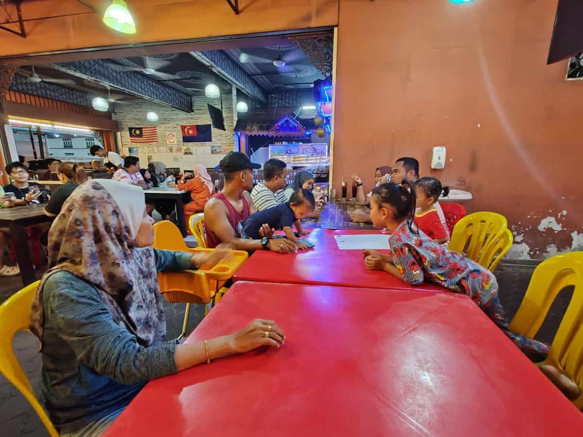 Man Tomyam Kedai Makan Yong Peng