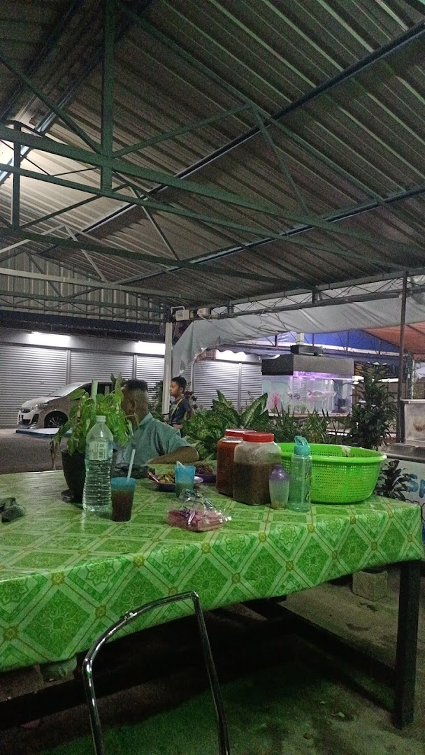 Mee Goreng Paklong Kedai Makan Padang Serai