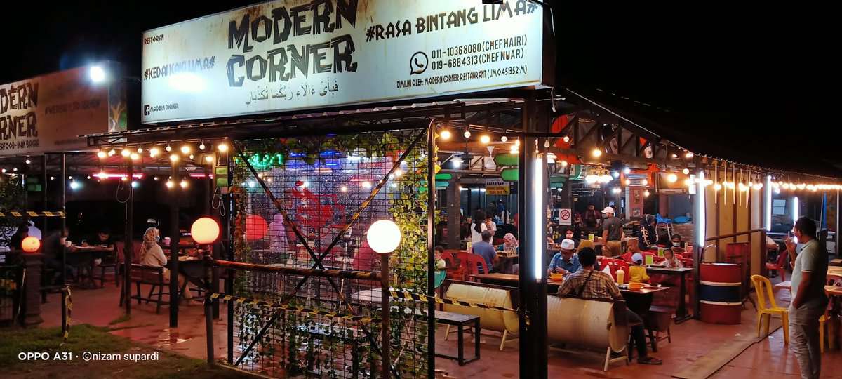 Modern Corner Kedai Makan Simpang Renggam