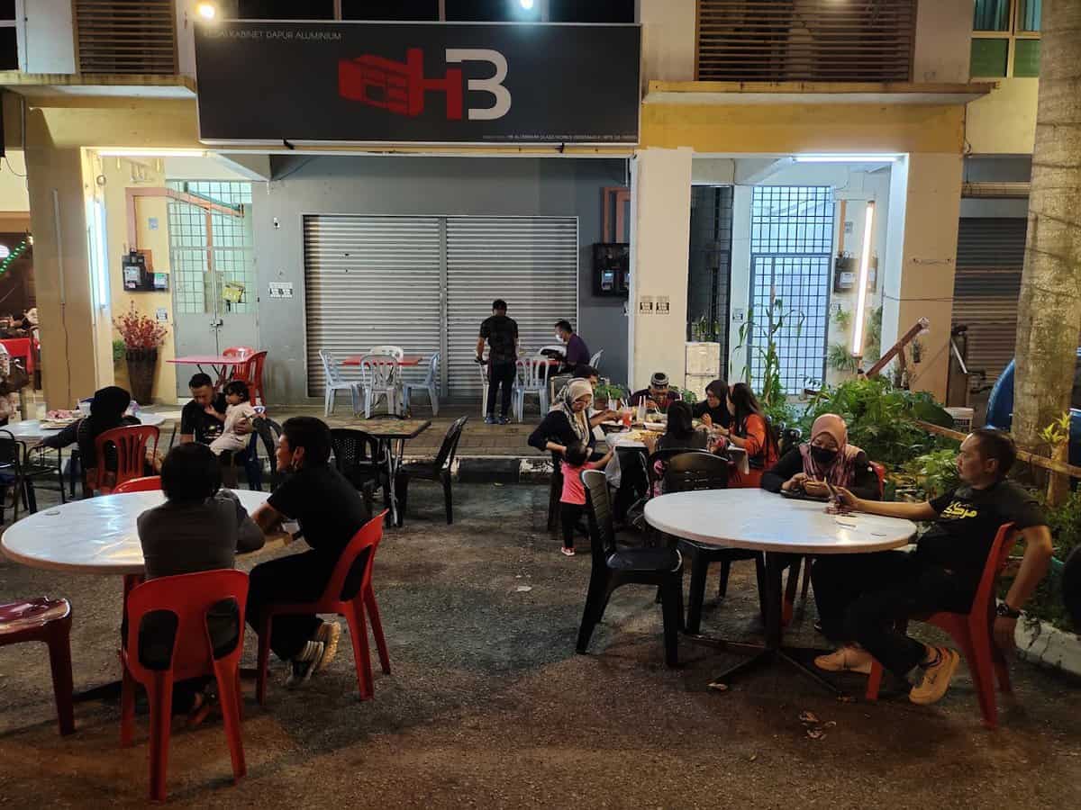 RESTORAN D' PERAHU IKAN BAKAR. BANDAR RAWANG Kedai Makan Rawang