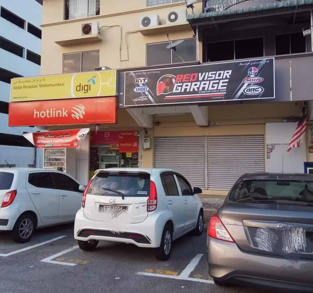 Red Visor Garage Kedai Helmet Pahang