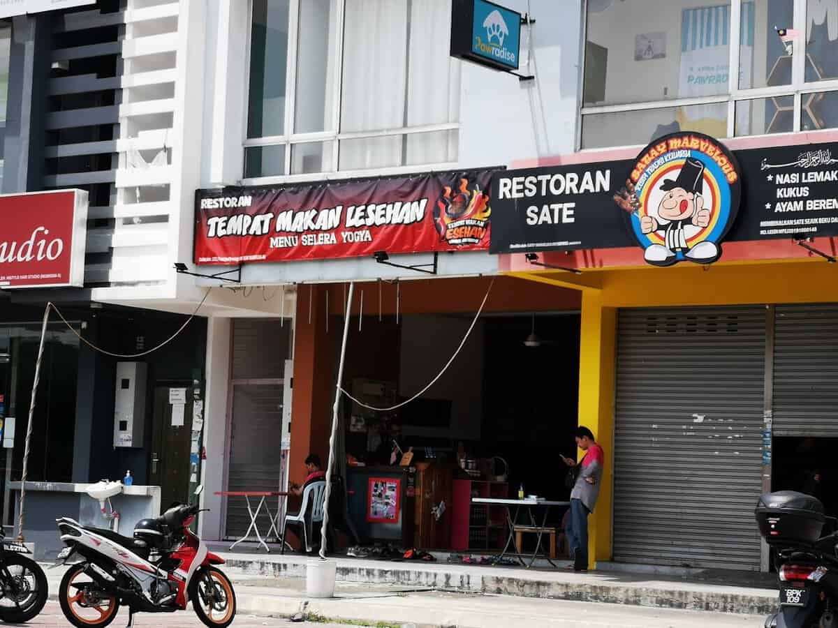 Tempat Makan LESEHAN Kedai Makan Seri Kembangan