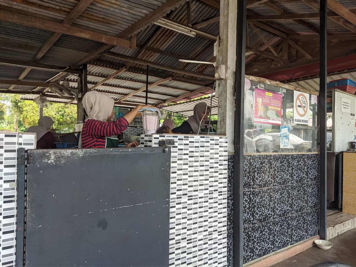 Warung Tepi Simpang Kedai Makan Di Pekan Pahang