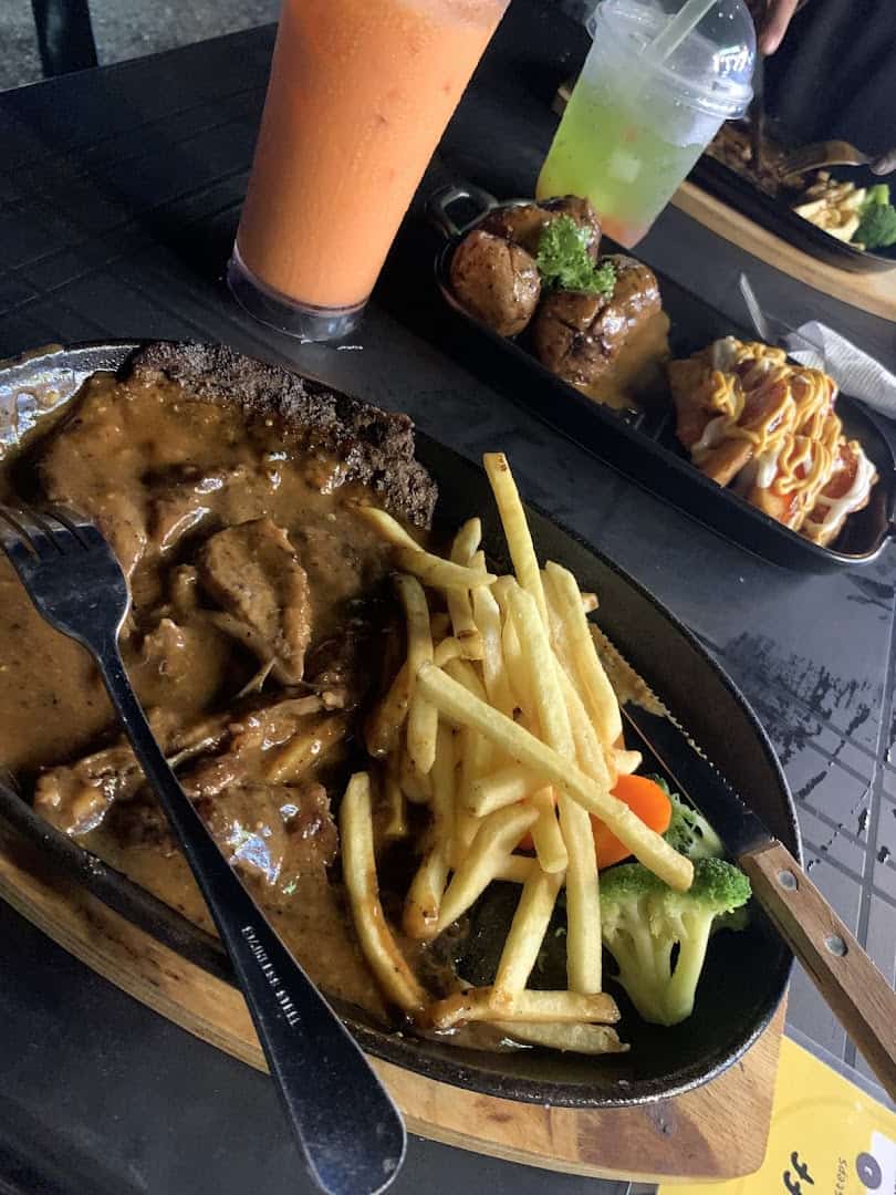 Westerng Cafe Kedai Makan Rawang