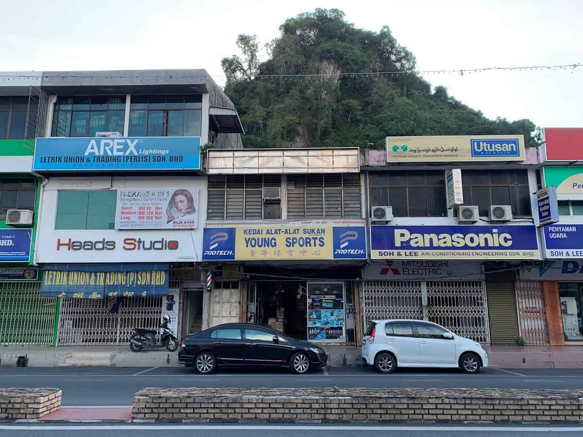 Young Sports Kedai Badminton Perlis